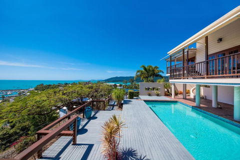 Airlie Beach Seaviews - Foster Accommodation 2