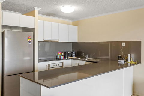 Albion Convenient Hideaway With Parking & Balcony - Foster Accommodation 2