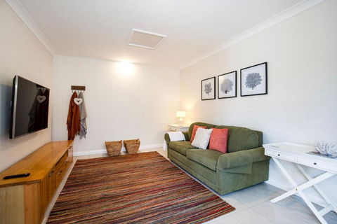 Alkira - Pet Friendly - 4 Mins Walk To Beach - Foster Accommodation 4