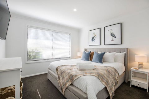 Alkira - Pet Friendly - 4 Mins Walk To Beach - Foster Accommodation 3