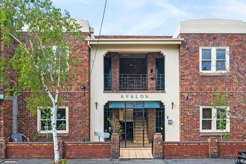 Awesome Albert Park Art Deco Gem 2 Bedroom Bevan 2 - Foster Accommodation 0