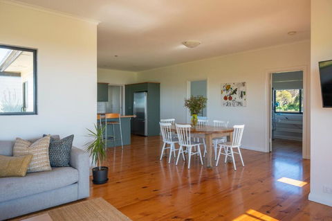Antechamber Bay Retreats - Foster Accommodation 1