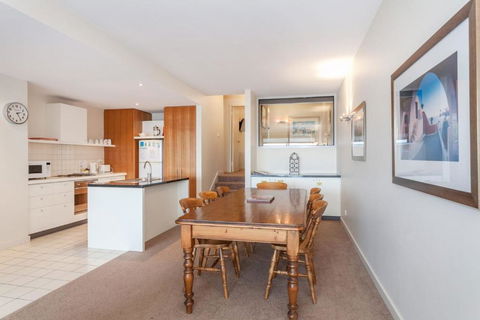 Apartment 16 Kalimna - Foster Accommodation 3