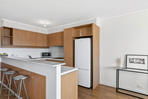 Apartment 28 Pacific Apartments - Foster Accommodation 3