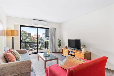 Apartment With City Views In East Perth - Foster Accommodation 0