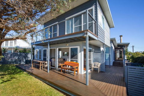 Aqua Beachfront - Pet Friendly - 2 Mins Walk To Beach - Foster Accommodation 2