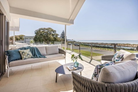 Aqua Blu - Foster Accommodation 1
