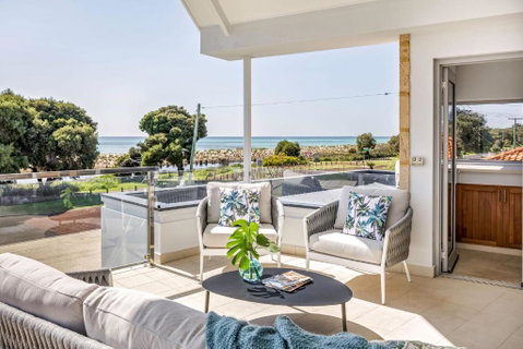 Aqua Blu - Foster Accommodation 2