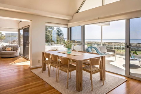 Aqua Blu - Foster Accommodation 3