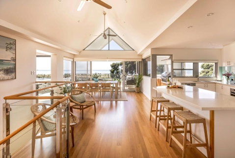 Aqua Blu - Foster Accommodation 4