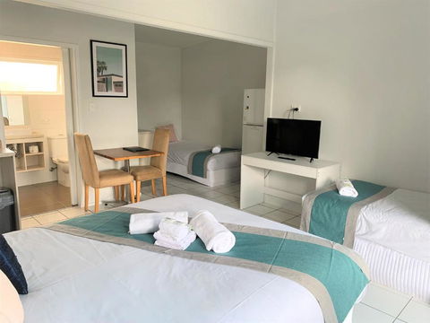 Aqua Blue Motel - Foster Accommodation 1