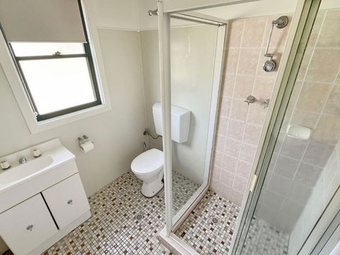 Aqua Cottage - Foster Accommodation 4