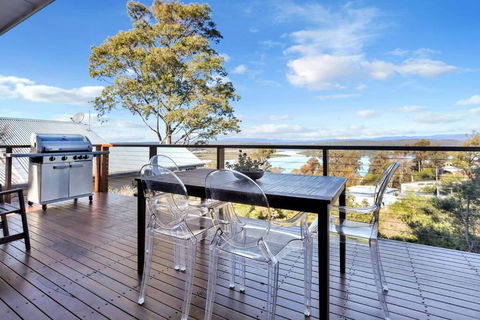 Aqua La Vista - 4 Bedroom Pet Friendly House - Foster Accommodation 1
