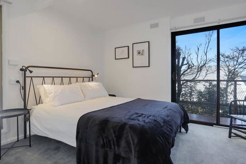 Aqua La Vista - 4 Bedroom Pet Friendly House - Foster Accommodation 2