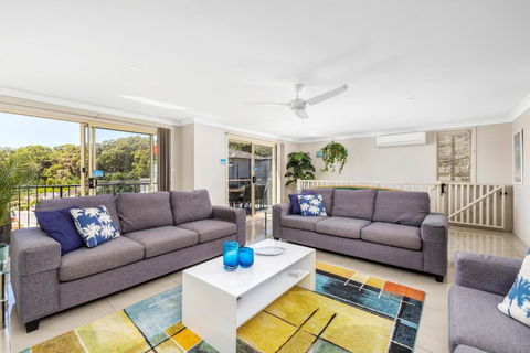 Aqua Lagoon - Great Family Beach Getaway - Foster Accommodation 1