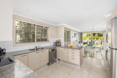 Aqua Lagoon - Great Family Beach Getaway - Foster Accommodation 4