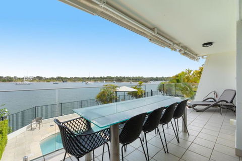 Aqua Linea 3 Noosa Parade 82 - Foster Accommodation 1