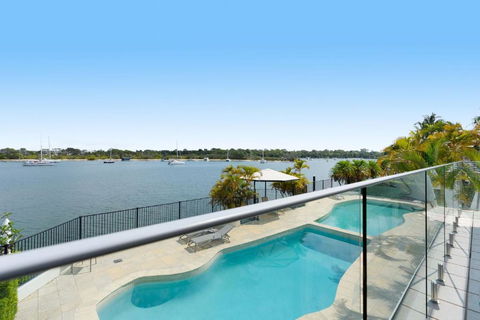 Aqua Linea 3 Noosa Parade 82 - Foster Accommodation 2