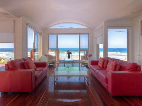 Aqua Luna - Foster Accommodation 1
