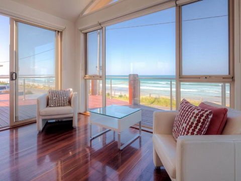 Aqua Luna - Foster Accommodation 2