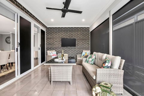 Aqua Place - Family Comfort Meets Coastal Charm - Foster Accommodation 1