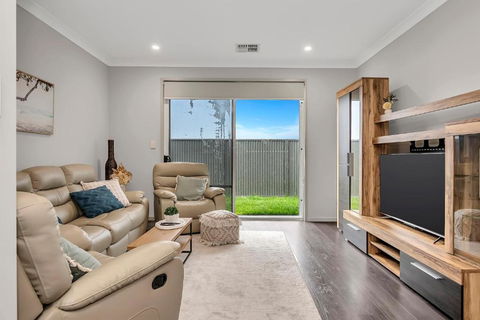 Aqua Place - Family Comfort Meets Coastal Charm - Foster Accommodation 3