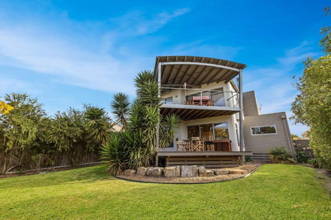 Aqua Vista - Foster Accommodation 3