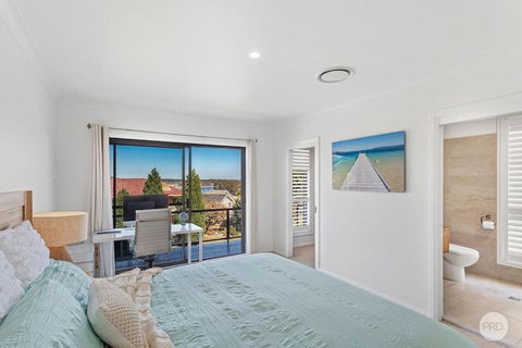 Aquablue Holiday Home - Hot Spa & Pool - 2m Walk To Beaches - Foster Accommodation 2