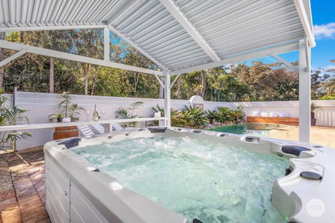 Aquablue Holiday Home - Hot Spa & Pool - 2m Walk To Beaches - Foster Accommodation 1