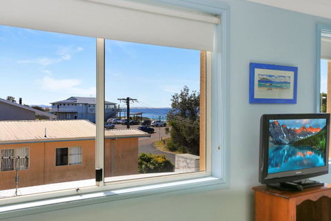 Aquarius Apartment 7 - Foster Accommodation 2
