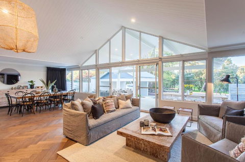 Aquila I Private Properties - Foster Accommodation 1