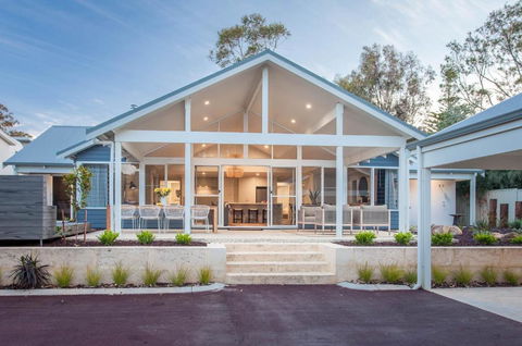 Aquila I Private Properties - Foster Accommodation 0