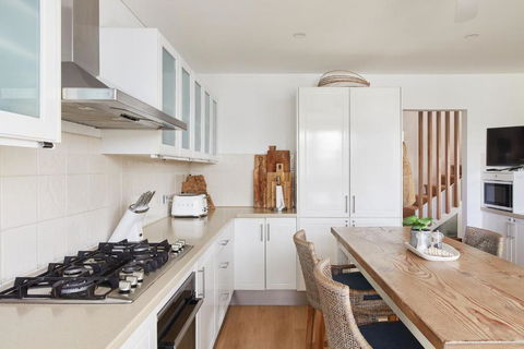 Arabella - 2 Bedroom Holiday House Nelson Bay - Foster Accommodation 3