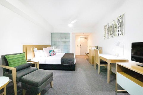 Arafura Suites - Dual-Studio Resort-style Getaway - Foster Accommodation 4
