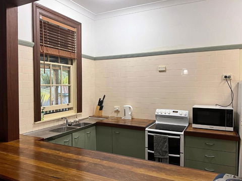 Arakoon House 4 - Bring Your Own Linen - Foster Accommodation 1