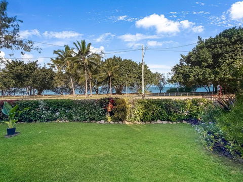 Arcadia Beach Unit 1 - Foster Accommodation 2