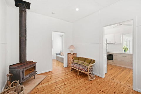 Arcadia By The Sea - Foster Accommodation 3
