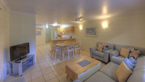 Arcadia Palms 2 - Foster Accommodation 1