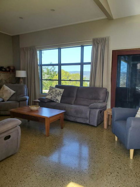 Arcadia Views - Foster Accommodation 2