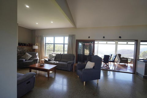 Arcadia Views - Foster Accommodation 3