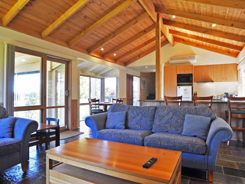 Archies Beachside Abode - Foster Accommodation 2