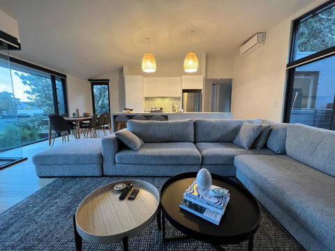 Architect Designed 4 Bedroom With Ocean Views From Every Room - Foster Accommodation 2