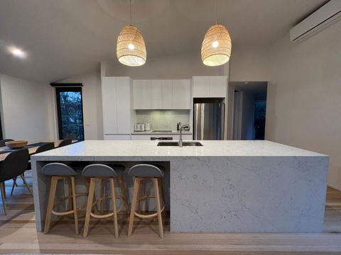 Architect Designed 4 Bedroom With Ocean Views From Every Room - Foster Accommodation 1