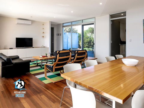 Architect Designed House Nestled In The Dunes - Foster Accommodation 2