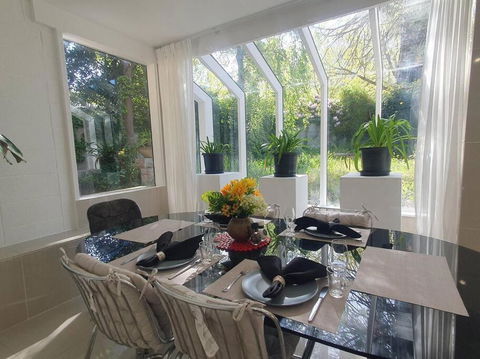 Architectural Comfy 2B&2B Home With A Garden View Close To A Lake And Yarralumla Shopping Centre - Foster Accommodation 0