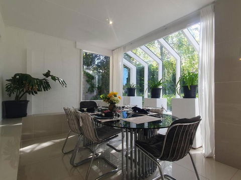 Architectural Comfy 2B&2B Home With A Garden View Close To A Lake And Yarralumla Shopping Centre - Foster Accommodation 3