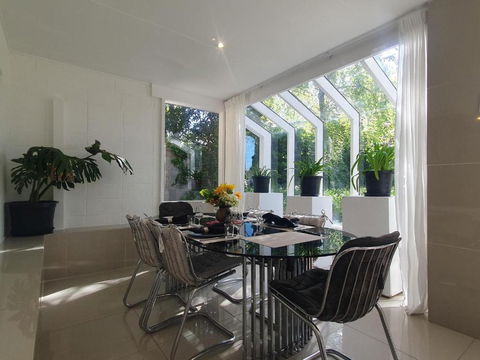 Architectural Comfy 2B&2B Home With A Garden View Close To A Lake And Yarralumla Shopping Centre - Foster Accommodation 1