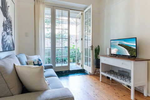Art Deco 1 Bed Apt Close To Beach & CBD - Foster Accommodation 1