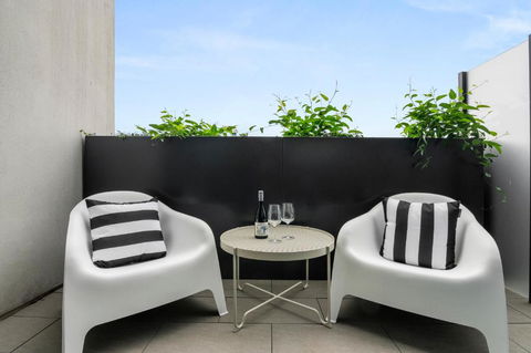 Art Deco - Collingwood Hideaway - Foster Accommodation 2