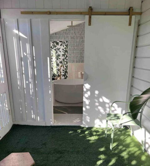 Artists Residence - Foster Accommodation 4